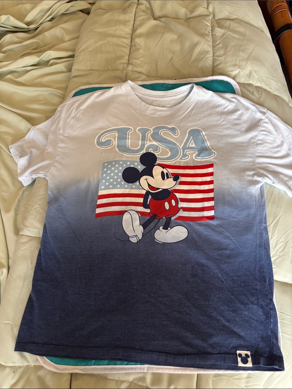 Disney USA Mickey Gradient Tee - White, Navy, Red. New no tags unisex large.